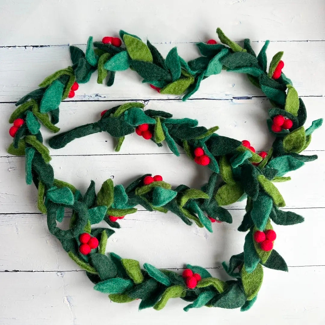 Felt Mistletoe & Holly Garland Strand