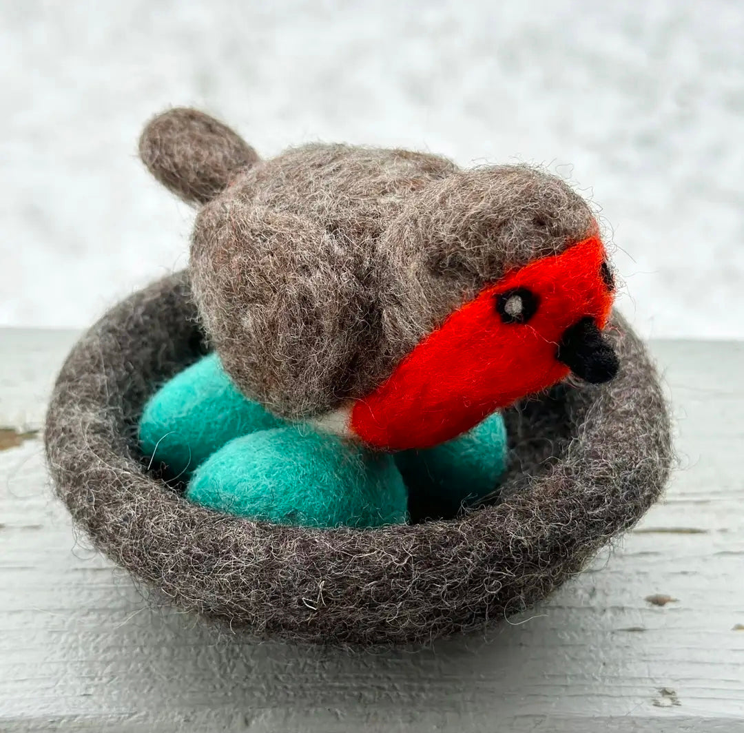 Felt Robin in Nest